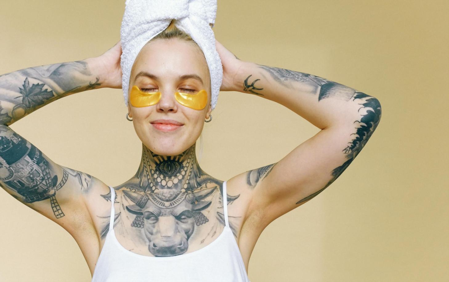 Atelier de maquillage professionnel avec matériel spécialisé